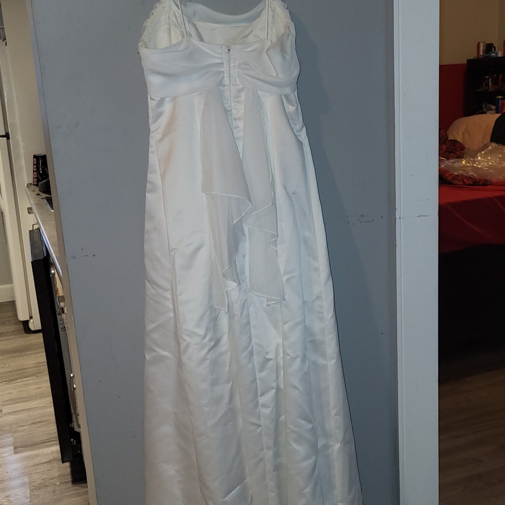 Dress - Picture 3 of 3